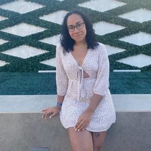 Meet your Posher, Alexis